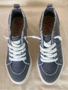 NWT - Jellypop Kory Sneakers, sz 6M